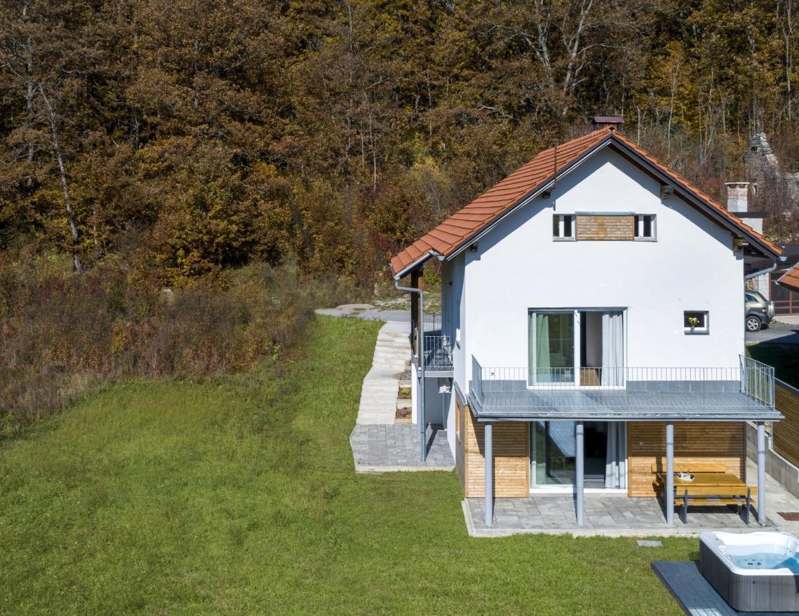 Velebit Lodge Lovinac  Esterno foto