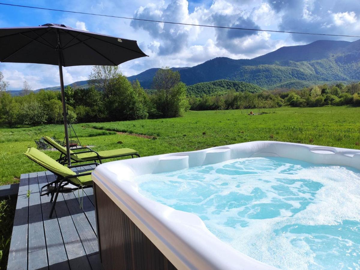 Velebit Lodge Lovinac  Esterno foto
